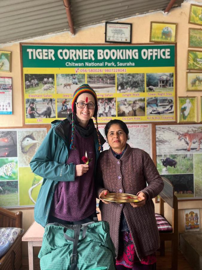 Tiger Corner Inn Homestay Sauraha Buitenkant foto