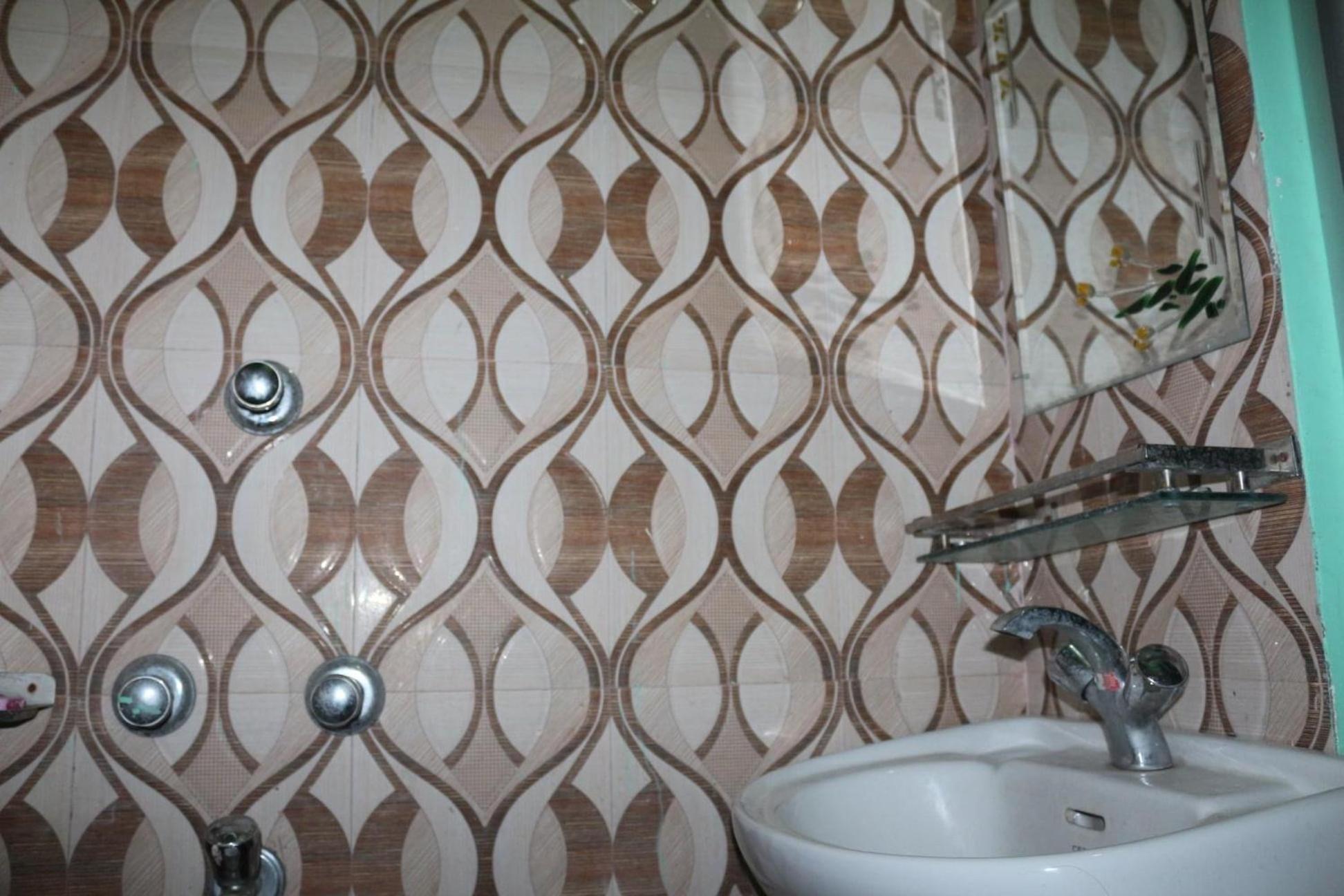 Tiger Corner Inn Homestay Sauraha Kamer foto