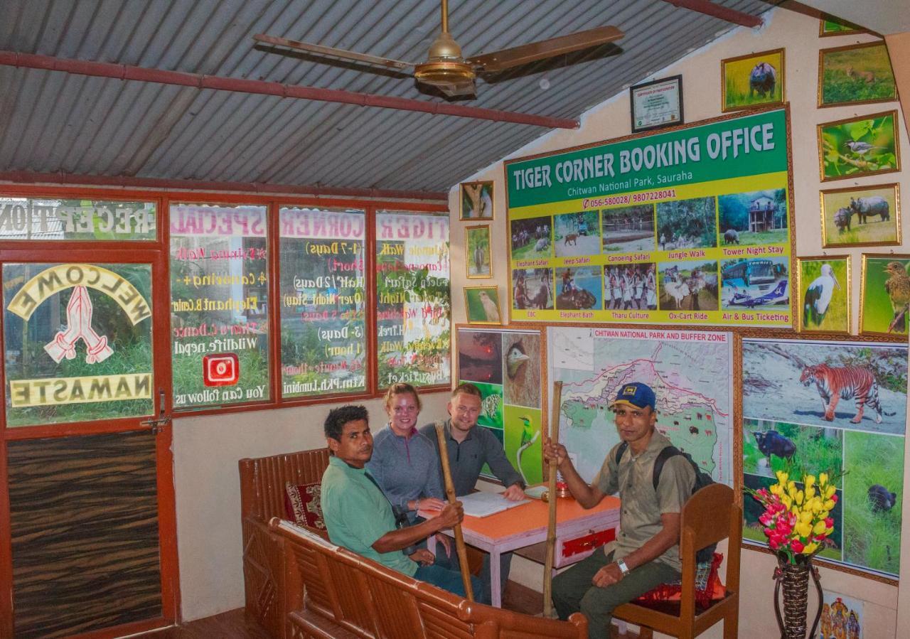 Tiger Corner Inn Homestay Sauraha Buitenkant foto